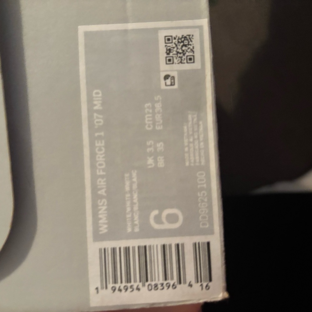 Nike Women's Air Force 1 '07 Mid Sneakers